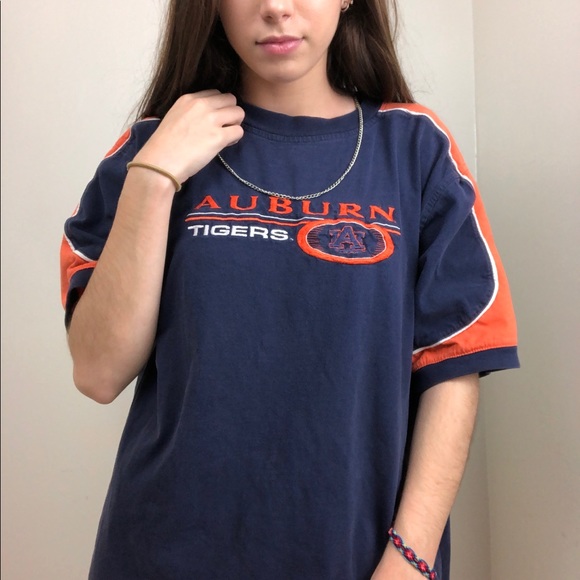 SOLD🛒🎁 VINTAGE AUBURN TIGERS SHIRT - Picture 2 of 4